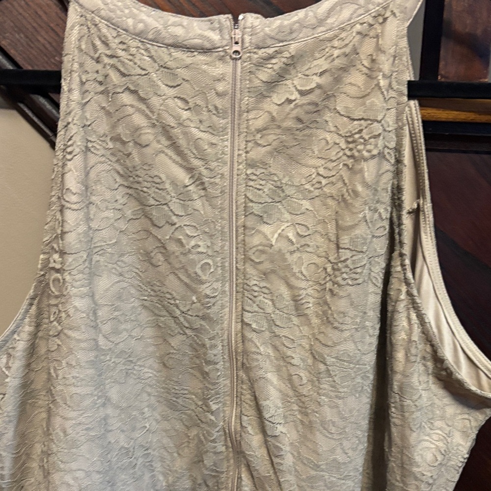Torrid Cream Lace Sleeveless Top - Picture 7 of 8